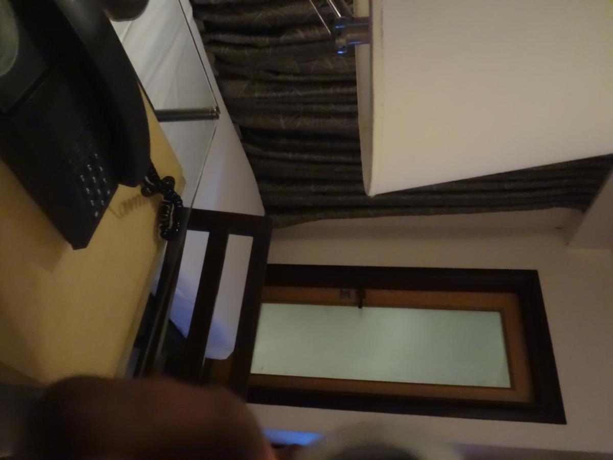 Hotel Sapna Marine Βομβάη Εξωτερικό φωτογραφία